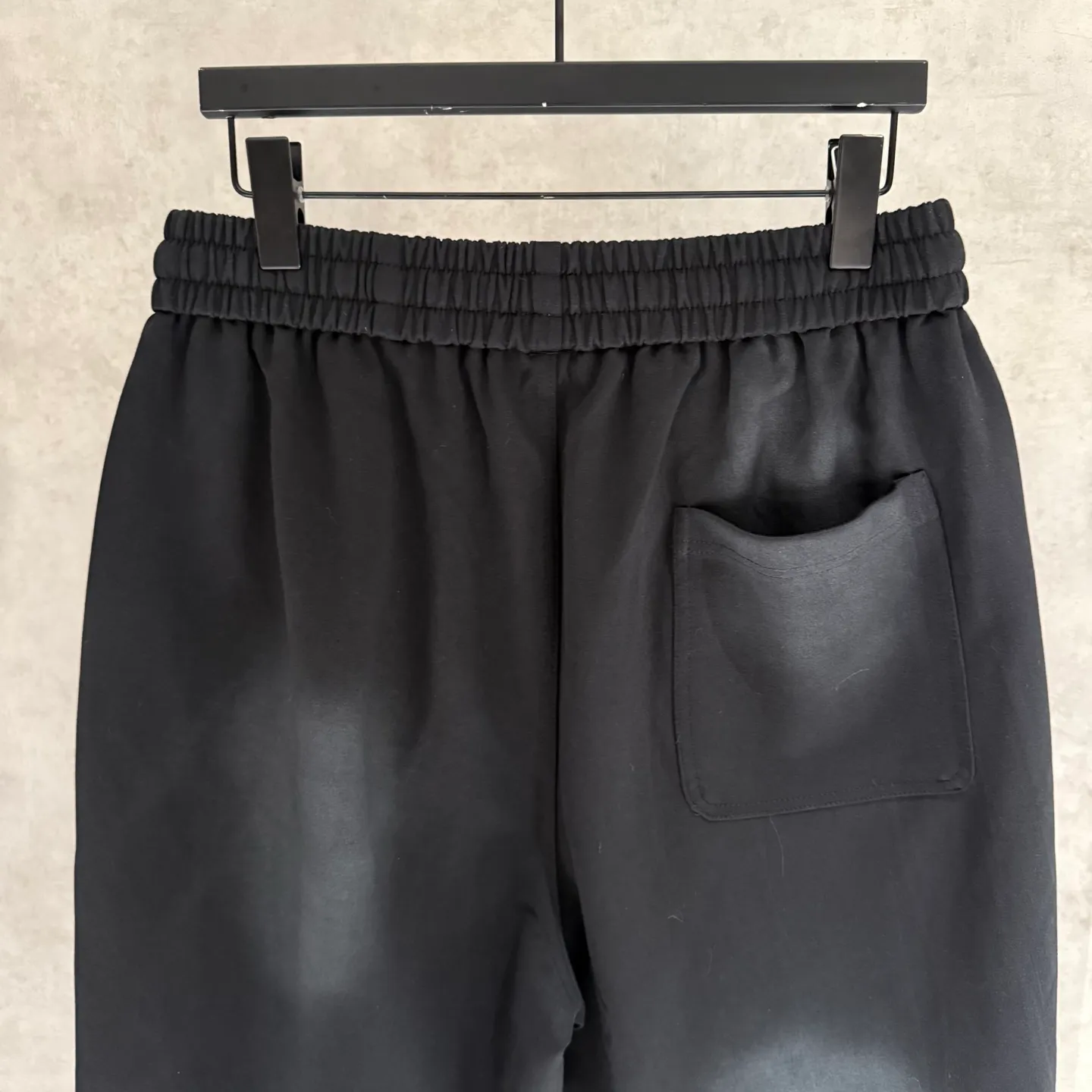 🅿️220 [Strict quality control] CH Croix heart shorts, new loose fit for summer, popular style is coming. Original fabric, super comfortable, no restriction on the upper body, full of style, wide upper body, very comfortable, Croix heart appliqué embroidery on the front ➕ spray horse slip, exquisite personality, perfect upper body experience, you need such a pair of shorts that are not afraid of the heat, black size: l-4xl
